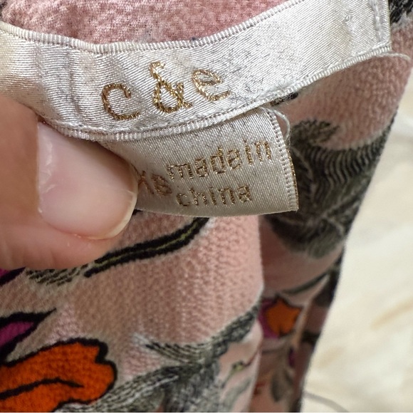 3/$25 C&E Floral Sleeveless Keyhole Blouse – XS - Picture 9 of 9